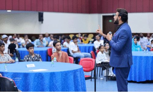 അ​ബൂ​ദ​ബി ഇ​ന്ത്യ​ൻ ഇ​സ്​​ലാ​മി​ക് സെ​ന്റ​ർ ടാ​ല​ന്റ് ക്ല​ബ്​ ആ​ദ്യ സെ​ഷ​നി​ൽ ഡോ. ​ഡാ​നി​ഷ് സ​ലിം സം​സാ​രി​ക്കു​ന്നു