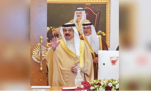 സു​പ്രീം ഡി​ഫ​ൻ​സ്​ കൗ​ൺ​സി​ൽ യോ​ഗം ഹ​മ​ദ്​ രാ​ജാ​വി​ന്‍റെ അ​ധ്യ​ക്ഷ​ത​യി​ൽ ന​ട​ന്നു