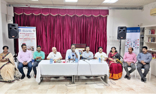 ഇന്ത്യൻ സോഷ്യൽ ക്ലബ് ഒമാൻ മലയാള വിങ് ഭാരവാഹികൾ വാർത്തസമ്മേളനത്തിൽ സംസാരിക്കുന്നു ഇന്ത്യൻ സോഷ്യൽ ക്ലബ് ഒമാൻ മലയാള വിങ് ഭാരവാഹികൾ വാർത്തസമ്മേളനത്തിൽ സംസാരിക്കുന്നു