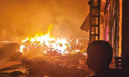 കിടക്ക നിർമാണ കമ്പനിയിൽ വൻ തീപിടിത്തം