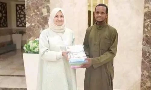 Student in Africa cycles 4,000 Km to study in dream university