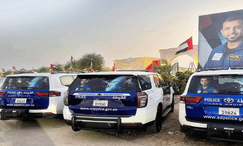 സു​ൽ​ത്താ​ൻ അ​ൽ നി​യാ​ദി​യു​ടെ ചി​ത്രം പ​തി​ച്ച അ​ബൂ​ദ​ബി പൊ​ലീ​സ് വാ​ഹ​ന​ങ്ങ​ൾ