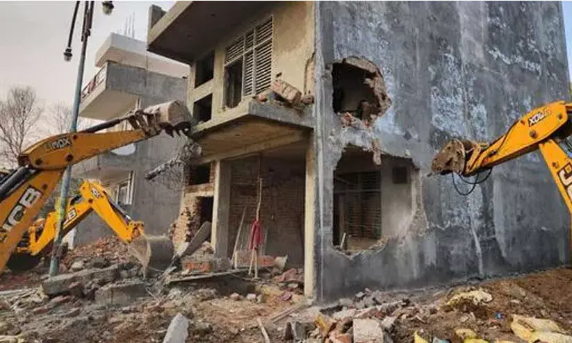 കെ.​എ​ൻ.​ജി റോ​ഡ് വീ​തി​കൂ​ട്ട​ൽ; നി​ല​മ്പൂ​ർ ടൗ​ണി​ൽ കെ​ട്ടി​ട​ങ്ങ​ൾ പൊ​ളി​ച്ചു​മാ​റ്റ​ൽ തു​ട​ങ്ങി