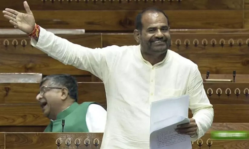 വ്യാഴാഴ്ച രാത്രി 10.54: കേട്ടാലറക്കുന്ന തെറിവാക്കുകളിൽ ലോക്സഭ ഞെട്ടിത്തരിച്ച സമയം