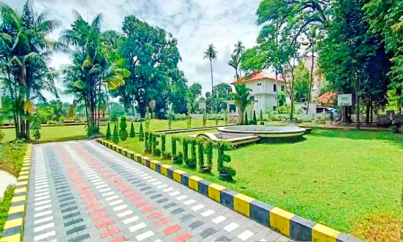 പുനരുദ്ധാരണം പൂർത്തിയായി ആലുവ നഗരസഭ പാർക്ക് ഉടൻ തുറക്കും പുനരുദ്ധാരണം പൂർത്തിയായി ആലുവ നഗരസഭ പാർക്ക് ഉടൻ തുറക്കും
