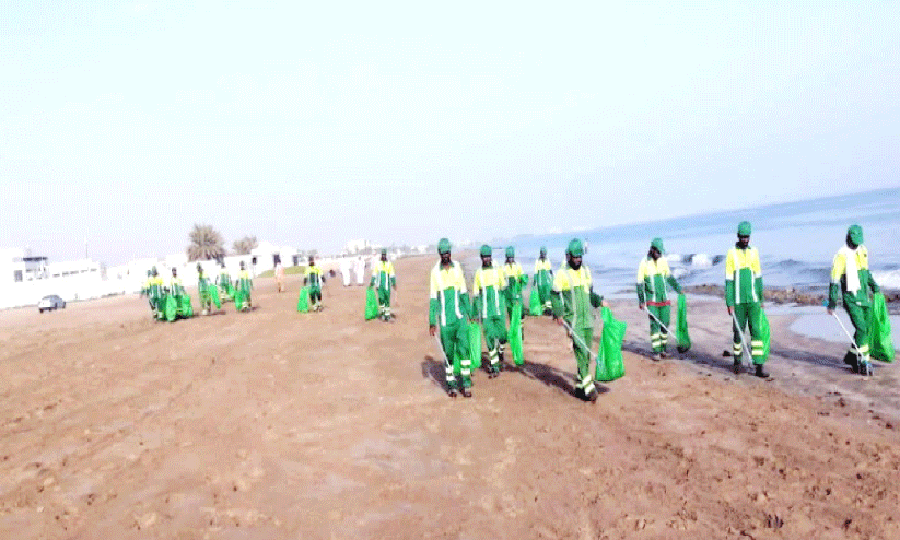 ബൗ​ഷ​റി​ൽ ബീ​ച്ച്​   ശു​ചീ​ക​രി​ച്ചു