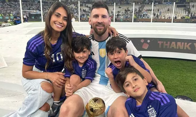 ‘മക്കളിൽ മൂല്യങ്ങൾ വളർത്താൻ ശ്രമിക്കാറുണ്ട്, തനിക്ക് ഒരു മകൾകൂടി വേണമെന്ന് ആഗ്രഹം’; മനസുതുറന്ന് ലയണൽ മെസ്സി ‘മക്കളിൽ മൂല്യങ്ങൾ വളർത്താൻ ശ്രമിക്കാറുണ്ട്, തനിക്ക് ഒരു മകൾകൂടി വേണമെന്ന് ആഗ്രഹം’; മനസുതുറന്ന് ലയണൽ മെസ്സി