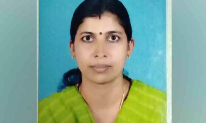 നഴ്‌സിനെ വീട്ടിനുള്ളിൽ തൂങ്ങിമരിച്ച നിലയില്‍ കണ്ടെത്തി