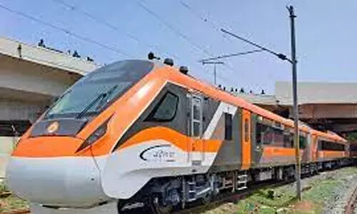 ബം​ഗ​ളൂ​രു - ​ഹൈ​ദ​രാ​ബാ​ദ് വ​ന്ദേ ഭാ​ര​ത് സ​മ​യ​ക്ര​മം