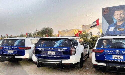 സു​ൽ​ത്താ​ൻ അ​ൽ നി​യാ​ദി​യു​ടെ ചി​ത്രം പ​തി​ച്ച അ​ബൂ​ദ​ബി പൊ​ലീ​സ് വാ​ഹ​ന​ങ്ങ​ൾ