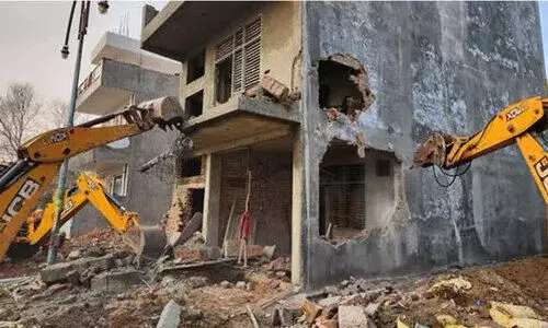 കെ.​എ​ൻ.​ജി റോ​ഡ് വീ​തി​കൂ​ട്ട​ൽ; നി​ല​മ്പൂ​ർ ടൗ​ണി​ൽ കെ​ട്ടി​ട​ങ്ങ​ൾ പൊ​ളി​ച്ചു​മാ​റ്റ​ൽ തു​ട​ങ്ങി