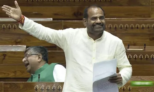 വ്യാഴാഴ്ച രാത്രി 10.54: കേട്ടാലറക്കുന്ന തെറിവാക്കുകളിൽ ലോക്സഭ ഞെട്ടിത്തരിച്ച സമയം