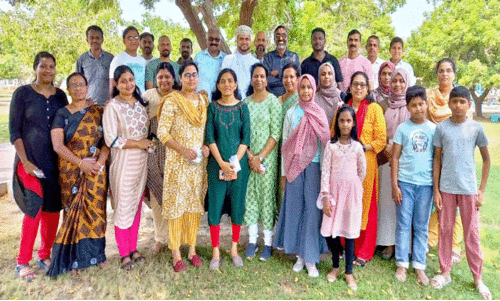 ഒ​മാ​ൻ കൃ​ഷി​ക്കൂ​ട്ടം സു​ഹാ​ർ ഘ​ട​ക​ത്തി​ന്റെ ആ​ഭി​മു​ഖ്യ​ത്തി​ലു​ള്ള വി​ത്ത് വി​ത​ര​ണം സെ​ല്ലാ​ൻ  പാ​ർ​ക്കി​ൽ ന​ട​ന്ന​പ്പോ​ൾ