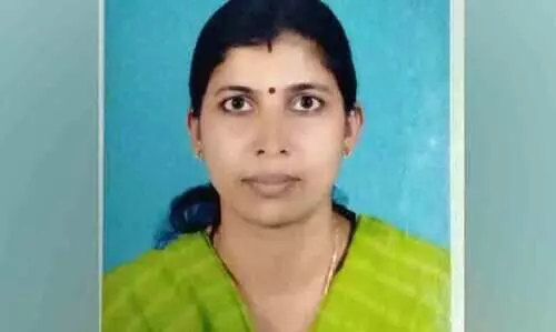 നഴ്‌സിനെ വീട്ടിനുള്ളിൽ തൂങ്ങിമരിച്ച നിലയില്‍ കണ്ടെത്തി