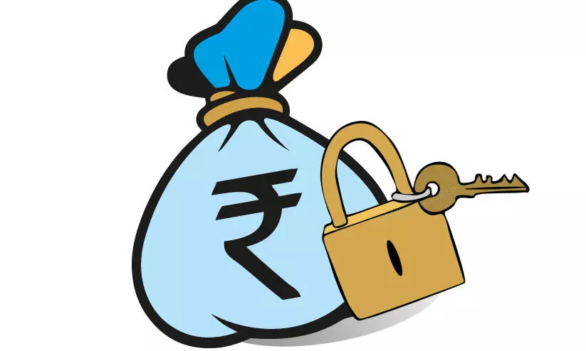 ട്രഷറി നിയന്ത്രണം; കടത്തിൽ മുങ്ങി കരാറുകാർ ട്രഷറി നിയന്ത്രണം; കടത്തിൽ മുങ്ങി കരാറുകാർ