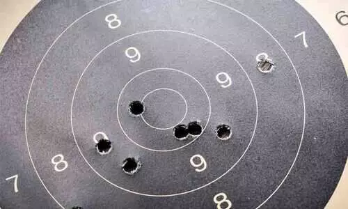 ഷൂട്ടിങ്​ പരിശീലനത്തിനിടെ വെടിയുണ്ട​ ഉന്നംതെറ്റി സമീപ വീട്ടിലേക്ക്​