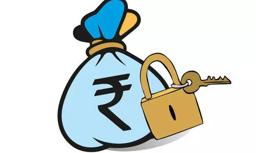 ട്ര​ഷ​റി നി​യ​ന്ത്ര​ണം; ക​ട​ത്തി​ൽ മു​ങ്ങി ക​രാ​റു​കാ​ർ