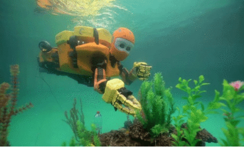 ക​ട​ൽ ശു​ചീ​ക​ര​ണ​ത്തി​ന്​ ഉ​പ​യോ​ഗി​ക്കാ​വു​ന്ന റോ​ബോ​ട്ട്​ വെ​ള്ള​ത്തി​ന​ടി​യി​ൽ പ​രീ​ക്ഷ​ണ​ഘ​ട്ട​ത്തി​ൽ