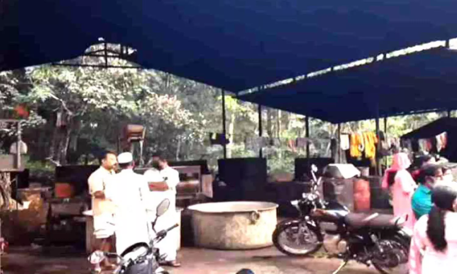 അനധികൃത മാലിന്യ സംഭരണ കേന്ദ്രങ്ങളുടെ പ്രവർത്തനം നിർത്തിച്ചു