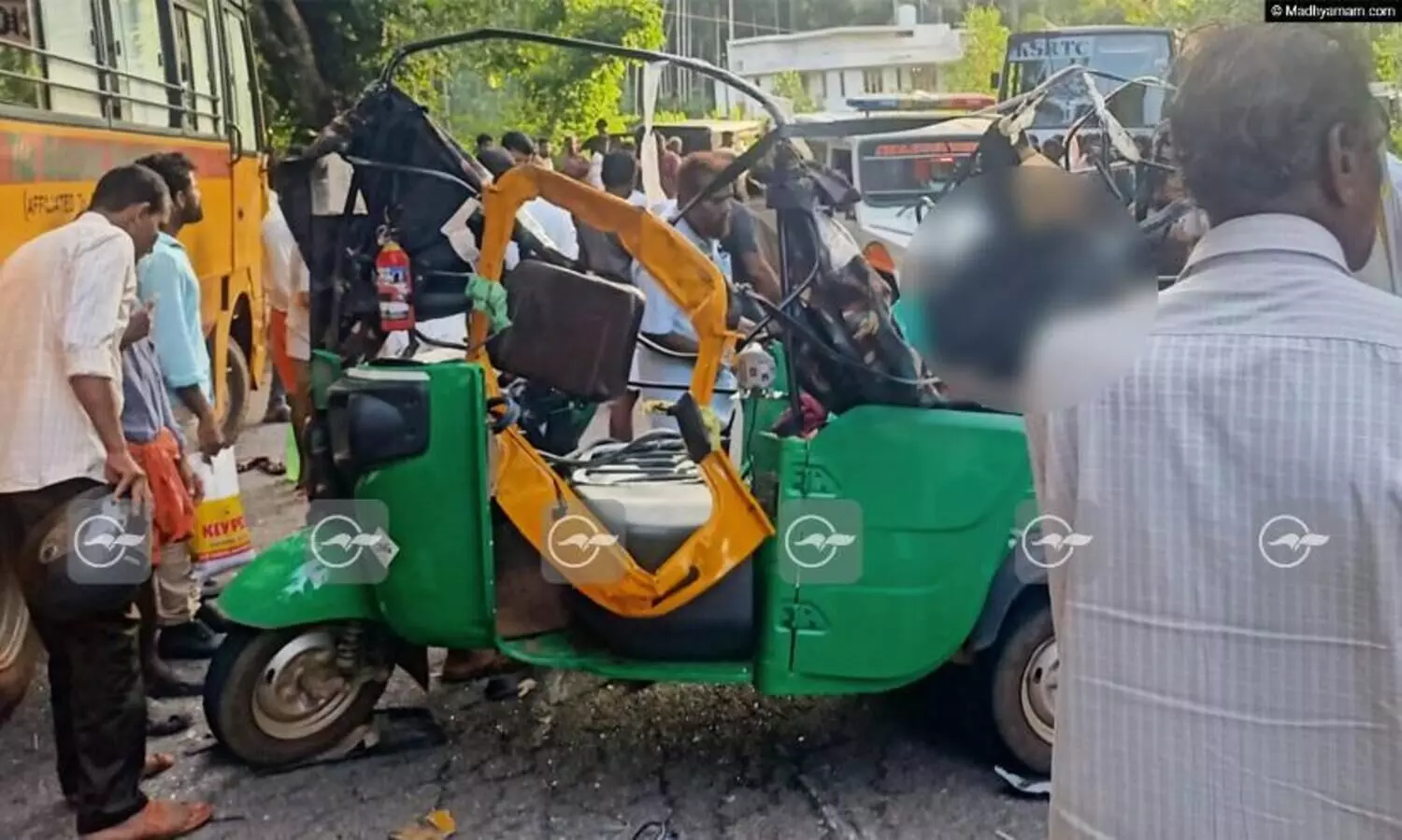 കാസർകോട്ട് മരിച്ചത് ഒരു കുടുംബത്തിലെ നാല് സ്ത്രീകളും ഡ്രൈവറും; അപകടം മരണവീട്ടിലേക്ക് പോവുന്നതിനിടെ