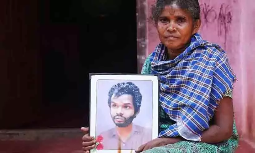 അട്ടപ്പാടി മധു വധക്കേസ്: പ്രോസിക്യൂട്ടർ നിയമനത്തിനെതിരെ അമ്മ ഇന്ന് സത്യാഗ്രഹമിരിക്കും അട്ടപ്പാടി മധു വധക്കേസ്: പ്രോസിക്യൂട്ടർ നിയമനത്തിനെതിരെ അമ്മ ഇന്ന് സത്യാഗ്രഹമിരിക്കും