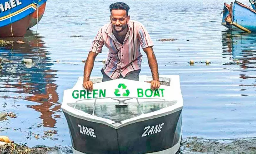 പ്ലാസ്റ്റിക്​ മാലിന്യത്തിൽനിന്ന്​  സ്പീഡ്​ ബോട്ട്​ നിർമിച്ച്​ ടോണി