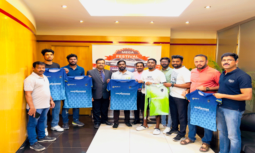 കെഫാക് ടൂർണമെന്റ് 2023-24 സീസണിലേക്കുള്ള ചാമ്പ്യൻസ് എഫ്.സി ടീമിന്റെ ജഴ്സി പുറത്തിറക്കിയപ്പോൾ കെഫാക് ടൂർണമെന്റ് 2023-24 സീസണിലേക്കുള്ള ചാമ്പ്യൻസ് എഫ്.സി ടീമിന്റെ ജഴ്സി പുറത്തിറക്കിയപ്പോൾ