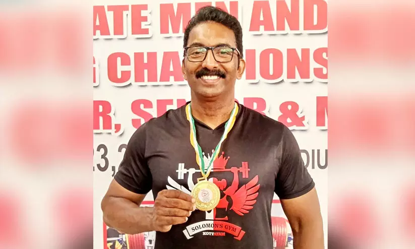 സോളമൻ തോമസിന് സംസ്ഥാന പവർലിഫ്റ്റിങ് ചാമ്പ്യൻഷിപ്പിൽ സ്വർണം