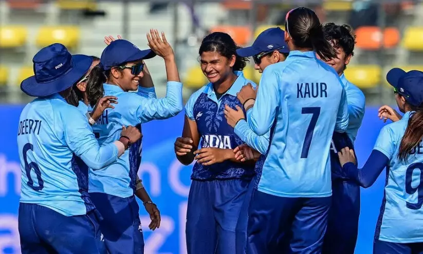 ഏഷ്യൻ ഗെയിംസിൽ ഇന്ത്യൻ വനിത ക്രിക്കറ്റ് ടീമിന് സ്വർണം; ശ്രീലങ്കയെ തോൽപിച്ചത് 19 റൺസിന് ഏഷ്യൻ ഗെയിംസിൽ ഇന്ത്യൻ വനിത ക്രിക്കറ്റ് ടീമിന് സ്വർണം; ശ്രീലങ്കയെ തോൽപിച്ചത് 19 റൺസിന്