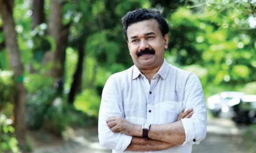 ‘ശിഷ്യന്മാരായി മന്ത്രിമാർ മുതൽ സിനിമാ നടന്മാർ വരെ, ഇത് ലോ കോളജിന്‍റെ സ്വന്തം ‘വി.ഐ.പി’ അധ്യാപകൻ’