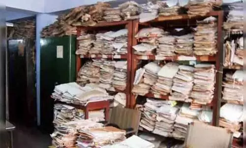 മദ്യം വാങ്ങാന്‍ പണത്തിനായി സര്‍ക്കാര്‍ ഫയലുകൾ തൂക്കിവിറ്റു; യു.പിയിൽ ജീവനക്കാരൻ അറസ്റ്റില്‍