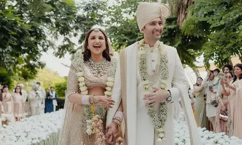 രാഘവ് ഛദ്ദയും പരിണീതി ചോപ്രയും വിവാഹിതരായി; ചിത്രങ്ങൾ ഏറ്റെടുത്ത് സമൂഹ മാധ്യമങ്ങൾ