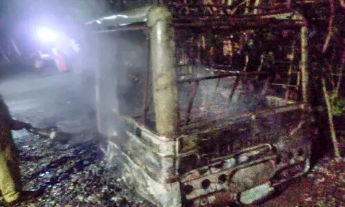 അക്രമികൾ ലക്ഷ്യമിട്ട വാഹനം മാറിപ്പോയി; സമീപത്തെ ഓട്ടോറിക്ഷക്ക്​ തീയിട്ടു