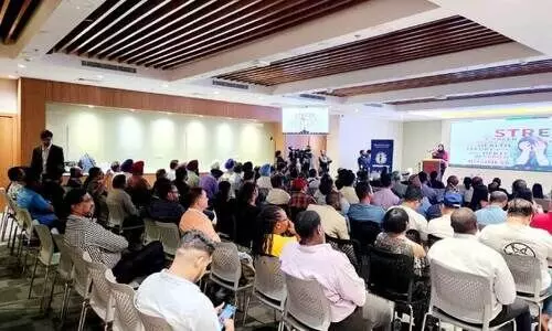 പ്ര​വാ​സി ലീ​ഗ​ൽ സെ​ൽ  സം​ഘ​ടി​പ്പി​ച്ച  ‘ക​ണ​ക്ടി​ങ് പീ​പ്ൾ’ പ​രി​പാ​ടി