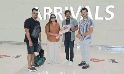 ന​ടി ഗ്രേ​സ് ആ​ന്റ​ണി​ക്ക് വി​മാ​ന​ത്താ​വ​ള​ത്തി​ൽ സീ​ക​ര​ണം ന​ൽ​കു​ന്നു