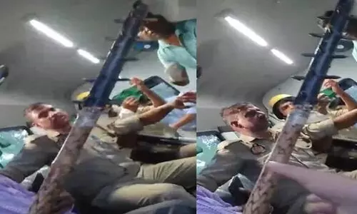 ബുൾഡോസറുമായെത്തിയ ​യു.പി പൊലീസിനെ ആശ്രമം അനുയായികൾ പൊതിരെ തല്ലി; ഏറ്റുമുട്ടലിൽ 30ഓളം പേർക്ക് പരിക്ക്