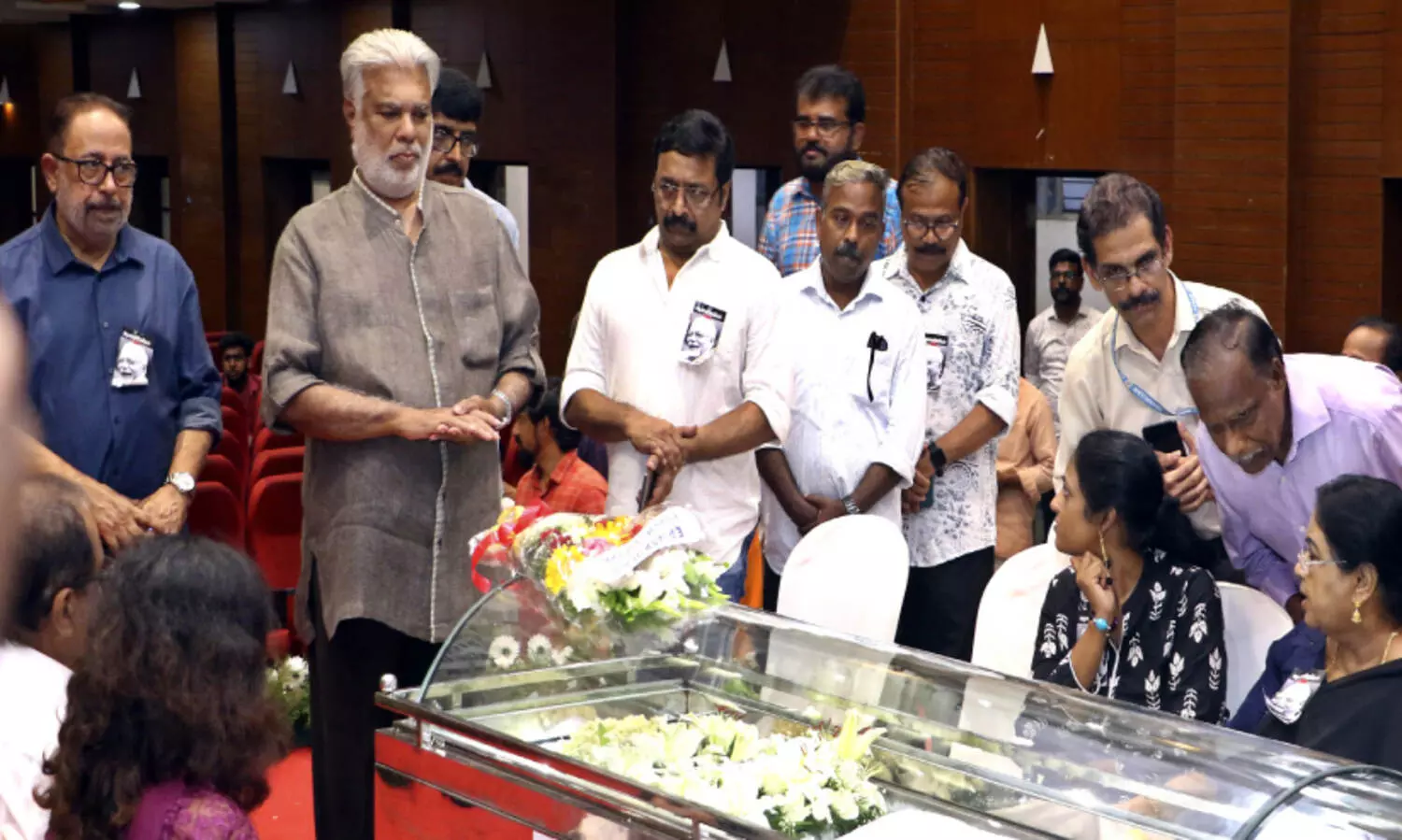 ഇനി ഓർമകളുടെ യവനികയിൽ