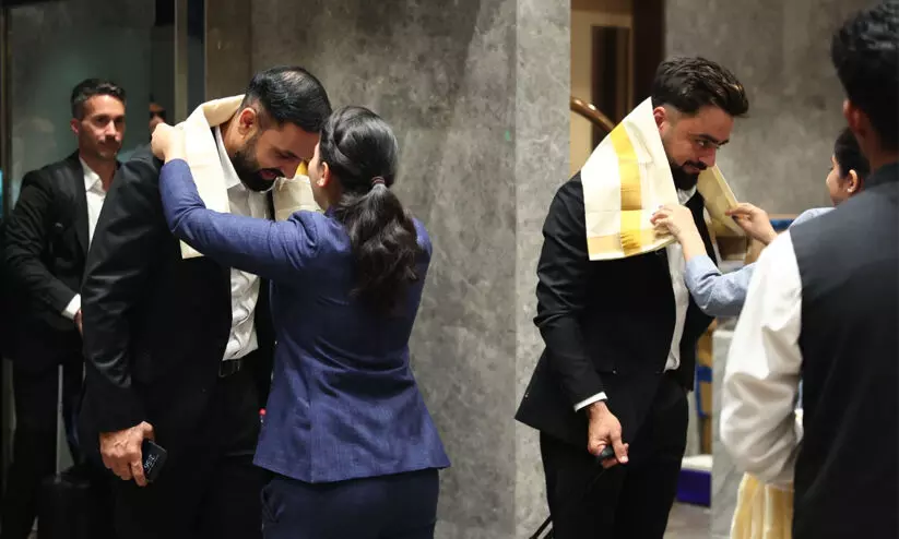 അഫ്ഗാൻ ടീം മലയാള മണ്ണിൽ; കസവ് ഷാളണിയിച്ചും ഇളനീർ നൽകിയും സ്വീകരണം