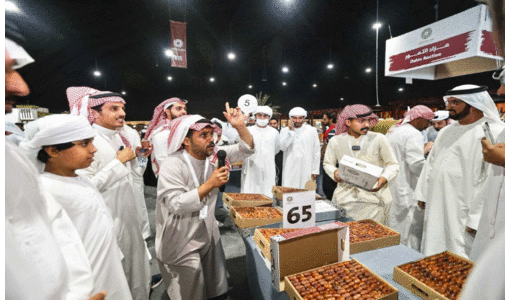 ലി​വ സി​റ്റി​യി​ല്‍ ന​ട​ക്കു​ന്ന ഈ​ത്ത​പ്പ​ഴ​മേ​ള