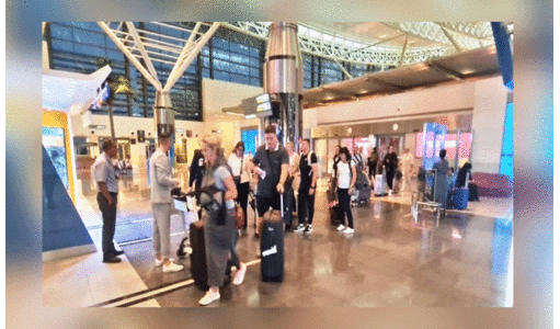 ചെ​ക്ക് റി​പ്പ​ബ്ലി​ക്കി​ൽ​നി​ന്നു​ള്ള സ​ഞ്ചാ​രി​ക​ൾ സ​ലാ​ല വി​മാ​ന​ത്താ​വ​ള​ത്തി​ൽ