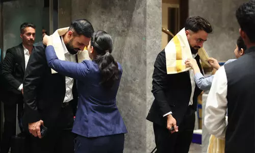 അഫ്ഗാൻ ടീം മലയാള മണ്ണിൽ; കസവ് ഷാളണിയിച്ചും ഇളനീർ നൽകിയും സ്വീകരണം