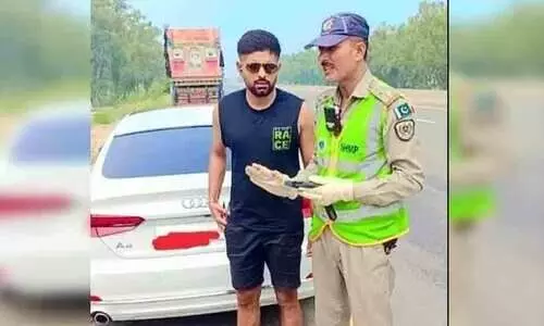 ബാബർ അസമിന് ഓഡി ശാപം! അമിത വേഗത്തിൽ കാർ ഓടിച്ച പാക് ക്യാപ്റ്റനെ തൂക്കി പൊലീസ്