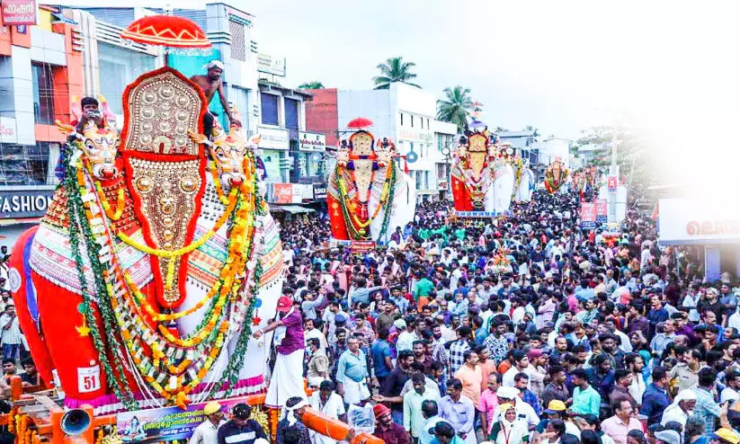 ദൃശ്യവിസ്മയ കാഴ്ചകളുമായി ഓണാട്ടുകരയിൽ ഉത്സവമേളത്തുടക്കം ദൃശ്യവിസ്മയ കാഴ്ചകളുമായി ഓണാട്ടുകരയിൽ ഉത്സവമേളത്തുടക്കം