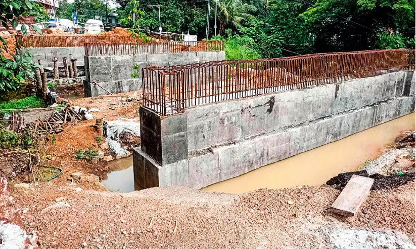 ചേര്ത്തല സെന്റ് മേരീസ് പാലം; ഉയരം കൂട്ടണമെന്ന് ഉള്നാടന് ജലഗതാഗത വകുപ്പ് ചേര്ത്തല സെന്റ് മേരീസ് പാലം; ഉയരം കൂട്ടണമെന്ന് ഉള്നാടന് ജലഗതാഗത വകുപ്പ്