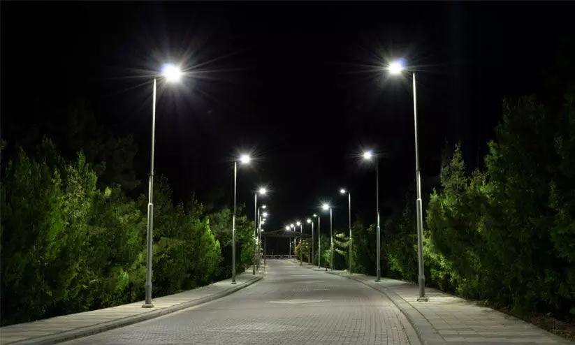 നഗരത്തിൽ രണ്ടുദിവസത്തിനകം തെരുവുവിളക്കുകൾ തെളിയും നഗരത്തിൽ രണ്ടുദിവസത്തിനകം തെരുവുവിളക്കുകൾ തെളിയും