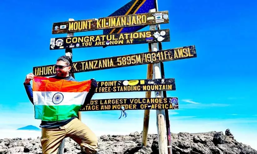 കിളിമഞ്ജാരോ കീഴടക്കിയ അഭിലാഷിന്റെ ലക്ഷ്യം മിനി എവറസ്റ്റ് കിളിമഞ്ജാരോ കീഴടക്കിയ അഭിലാഷിന്റെ ലക്ഷ്യം മിനി എവറസ്റ്റ്