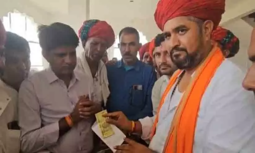 പ്രധാനമന്ത്രിയുടെ സംഭാവനത്തുകയുമായി ക്ഷേത്രം അധികൃതർ പ്രധാനമന്ത്രിയുടെ സംഭാവനത്തുകയുമായി ക്ഷേത്രം അധികൃതർ