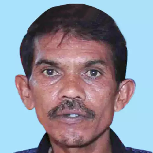 തൊ​ഴി​ലാ​ളി വ​യ​ലി​ൽ കു​ഴ​ഞ്ഞു​വീ​ണ് മ​രി​ച്ചു