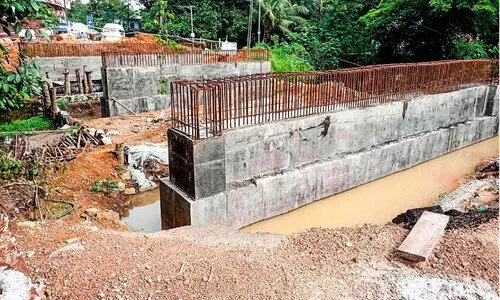 ചേര്ത്തല സെന്റ് മേരീസ് പാലം; ഉയരം കൂട്ടണമെന്ന് ഉള്നാടന് ജലഗതാഗത വകുപ്പ് ചേര്ത്തല സെന്റ് മേരീസ് പാലം; ഉയരം കൂട്ടണമെന്ന് ഉള്നാടന് ജലഗതാഗത വകുപ്പ്