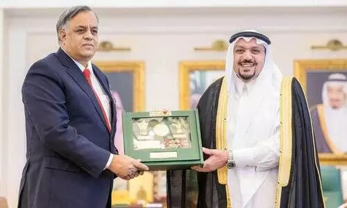 ഇന്ത്യൻ അംബാസഡറും ഖസീം ഗവർണറും കൂടിക്കാഴ്ച നടത്തി